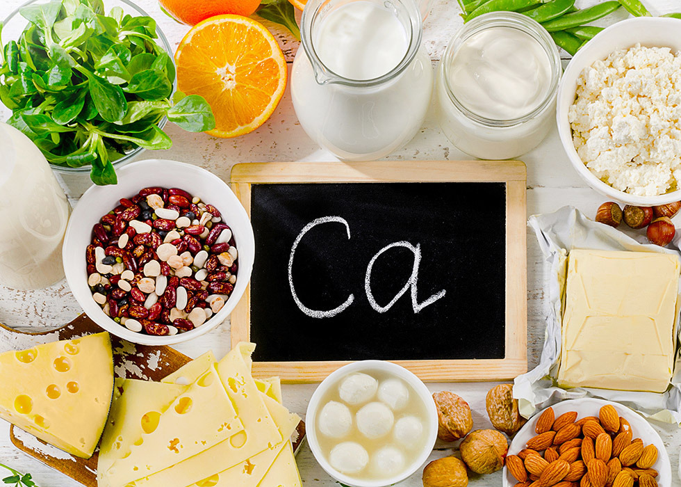 tafel met voeding rijk aan calcium