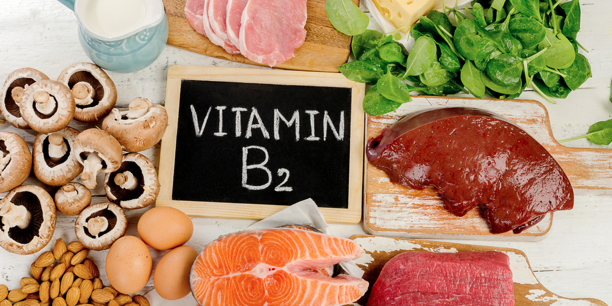 Voedingsmiddelen rijk aan vitamine B2: melk(producten), vlees, groenten, fruit en graanproducten